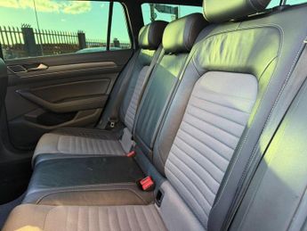 VOLKSWAGEN PASSAT 2.0 TDI R-Line Estate 5dr Diesel DSG Euro 6 (s/s) (190 ps) **FIN