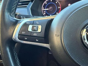 VOLKSWAGEN PASSAT 2.0 TDI R-Line Estate 5dr Diesel DSG Euro 6 (s/s) (190 ps) **FIN