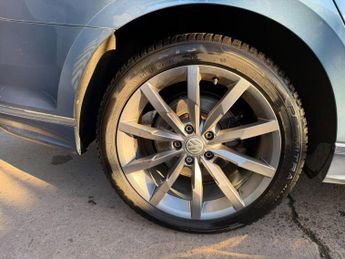 VOLKSWAGEN PASSAT 2.0 TDI R-Line Estate 5dr Diesel DSG Euro 6 (s/s) (190 ps) **FIN