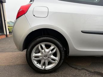 Renault Clio 1.2 TCe 16v Expression 3dr