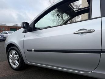 Renault Clio 1.2 TCe 16v Expression 3dr