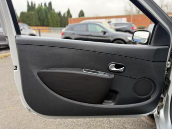 Renault Clio 1.2 TCe 16v Expression 3dr