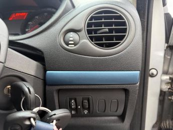 Renault Clio 1.2 TCe 16v Expression 3dr