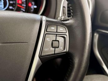 Volvo V40 2.0 D2 Momentum Hatchback 5dr Diesel Manual Euro 6 (s/s) (120 ps