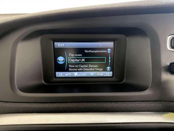 Volvo V40 2.0 D2 Momentum Hatchback 5dr Diesel Manual Euro 6 (s/s) (120 ps