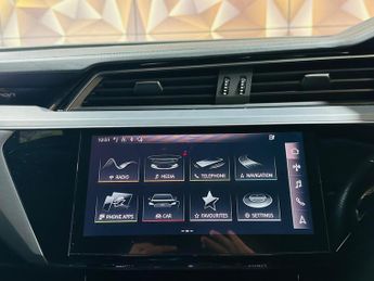 Audi e-tron 50 Black Edition Auto quattro 5dr 71.2kWh (11kW Charger)