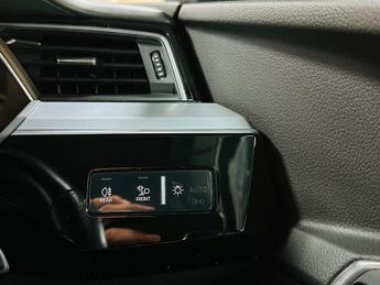 Audi e-tron 50 Black Edition Auto quattro 5dr 71.2kWh (11kW Charger)