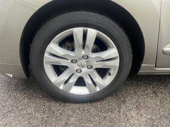 Peugeot 5008 1.6 e-HDi Active EGC Euro 5 (s/s) 5dr