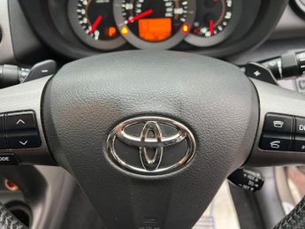 Toyota RAV4 2.2 D-CAT SR SUV 5dr Diesel Auto 4WD Euro 5 (150 ps)