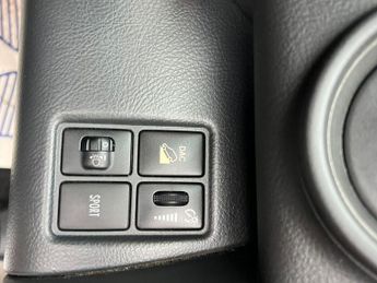 Toyota RAV4 2.2 D-CAT SR SUV 5dr Diesel Auto 4WD Euro 5 (150 ps)