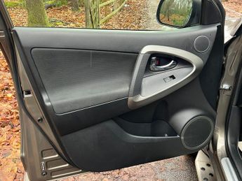 Toyota RAV4 2.2 D-CAT SR SUV 5dr Diesel Auto 4WD Euro 5 (150 ps)