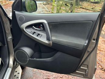 Toyota RAV4 2.2 D-CAT SR SUV 5dr Diesel Auto 4WD Euro 5 (150 ps)