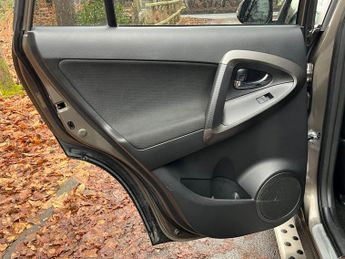 Toyota RAV4 2.2 D-CAT SR SUV 5dr Diesel Auto 4WD Euro 5 (150 ps)