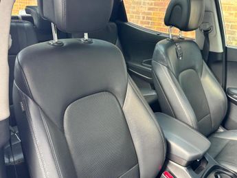 Hyundai Santa Fe 2.2 CRDi Blue Drive Premium SE Auto 4WD Euro 6 (s/s) 5dr (7 Seat