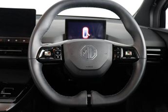 MG MG4 64kWh SE Long Range Auto 5dr