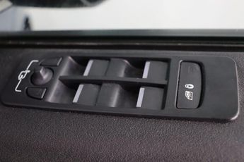 Land Rover Discovery Sport 1.5 P300e 12.2kWh R-Dynamic SE Auto 4WD Euro 6 (s/s) 5dr