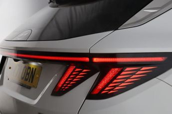 Hyundai TUCSON 1.6 h T-GDi 13.8kWh Premium Auto 4WD Euro 6 (s/s) 5dr