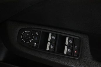 Renault Clio 1.0 TCe Iconic Euro 6 (s/s) 5dr