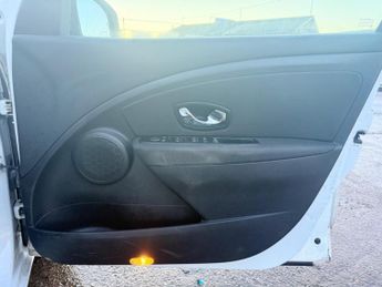 Renault Megane 1.6 16V Expression Euro 5 5dr