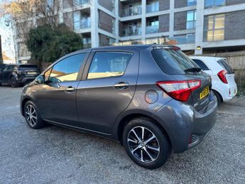 Toyota Yaris 1.5 VVT-h Icon Tech E-CVT Euro 6 (s/s) 5dr