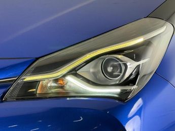 Toyota Yaris 1.5 VVT-h Grey Bi-Tone E-CVT Euro 6 (s/s) 5dr