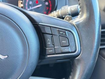 JAGUAR XE 2.0 GTDi Prestige Saloon 4dr Petrol Auto Euro 6 (s/s) (200 ps)