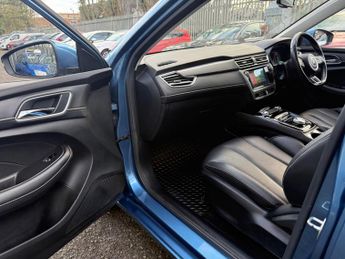 MG MG5 61.1kWh Exclusive Long Range Auto 5dr