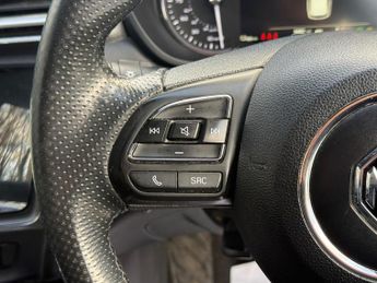MG MG5 61.1kWh Exclusive Long Range Auto 5dr