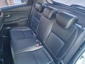 Toyota Yaris 1.5 VVT-h Excel E-CVT Euro 6 5dr (15in Alloy)