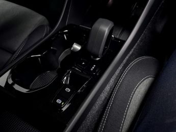 Volvo XC40 Plus Dark T4 (211 hp) Auto