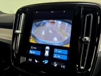 Volvo XC40 Plus Dark T4 (211 hp) Auto