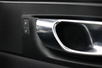 Volvo XC60 2.0h T6 Recharge 11.6kWh R-Design Auto AWD Euro 6 (s/s) 5dr