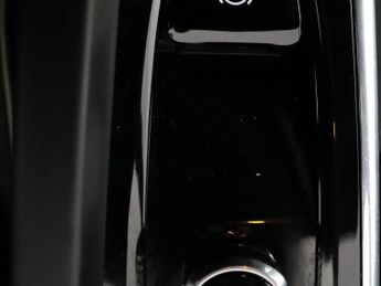 Volvo XC60 2.0h T6 Recharge 11.6kWh R-Design Auto AWD Euro 6 (s/s) 5dr