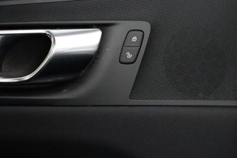 Volvo XC60 2.0h T6 Recharge 11.6kWh R-Design Auto AWD Euro 6 (s/s) 5dr