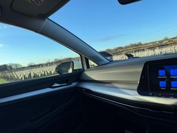 Volkswagen Golf 1.5 eTSI MHEV Life DSG Euro 6 (s/s) 5dr