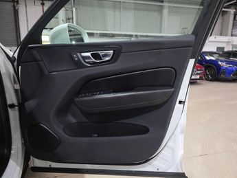 Volvo XC60 2.0 T4 Edition Auto Euro 6 (s/s) 5dr