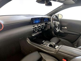 Mercedes-Benz A Class 1.3 A200 Sport (Executive) Hatchback 5dr Petrol 7G-DCT Euro 6 (s