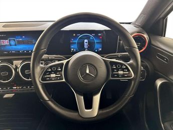 Mercedes-Benz A Class 1.3 A200 Sport (Executive) Hatchback 5dr Petrol 7G-DCT Euro 6 (s