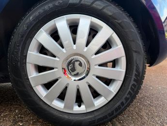 Vauxhall Corsa 1.4i 16v Club 5dr