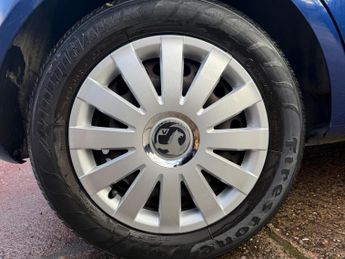 Vauxhall Corsa 1.4i 16v Club 5dr