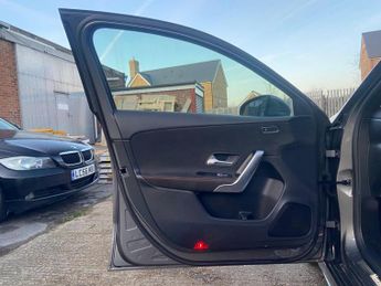 Mercedes-Benz A Class 1.5 A180d AMG Line (Premium) 7G-DCT Euro 6 (s/s) 5dr