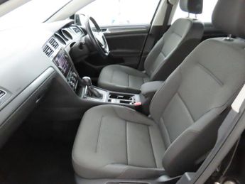 Volkswagen Golf 1.6 TDI SE Nav DSG Euro 6 (s/s) 5dr
