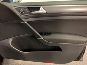 Volkswagen Golf 1.6 TDI SE Nav DSG Euro 6 (s/s) 5dr