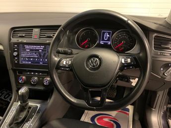 Volkswagen Golf 1.6 TDI SE Nav DSG Euro 6 (s/s) 5dr