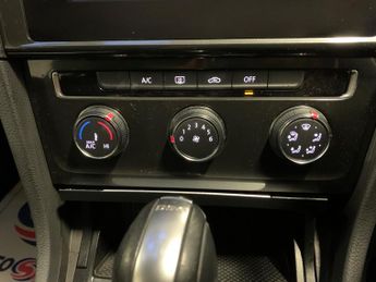 Volkswagen Golf 1.6 TDI SE Nav DSG Euro 6 (s/s) 5dr