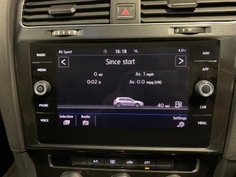 Volkswagen Golf 1.6 TDI SE Nav DSG Euro 6 (s/s) 5dr
