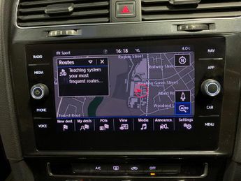 Volkswagen Golf 1.6 TDI SE Nav DSG Euro 6 (s/s) 5dr