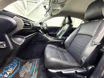 Lexus IS 2.5 300h SE E-CVT Euro 5 (s/s) 4dr