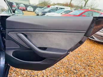 Tesla Model 3 Standard Range Plus Auto RWD 4dr