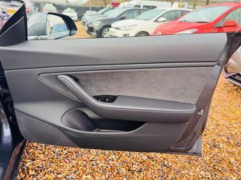 Tesla Model 3 Standard Range Plus Auto RWD 4dr